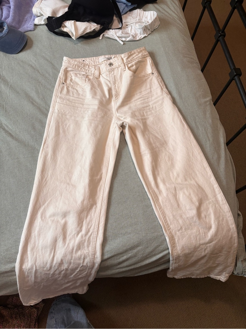 Dynamite Wide-Leg Jeans in Cream